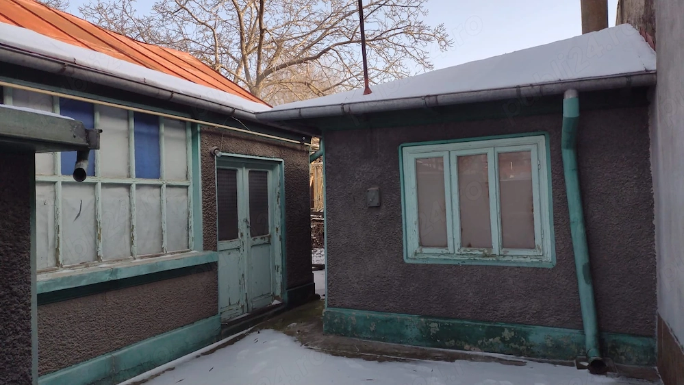 Ofer spre vanzare casa cu teren in localitatea Braila