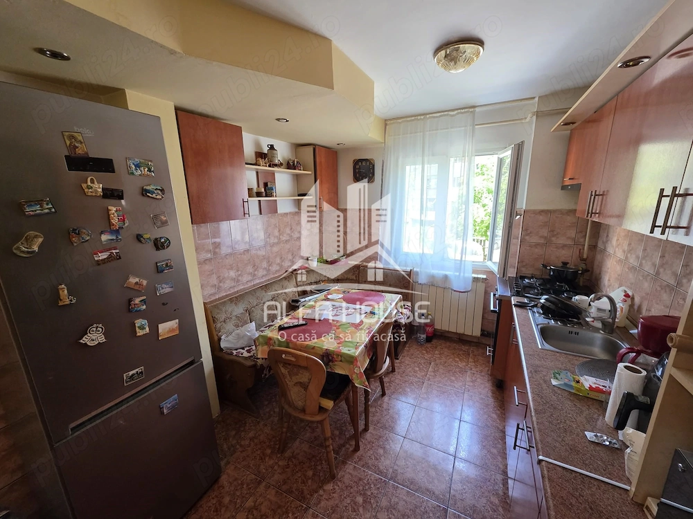 Vand 3 camere Decomandat zona Moroasa 2 