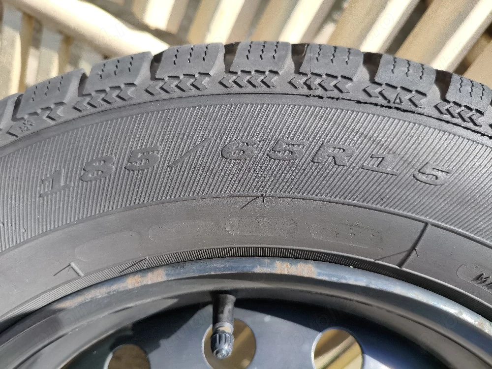 Roti complete cu anvelope de iarna Debica Frigo  185/65R15