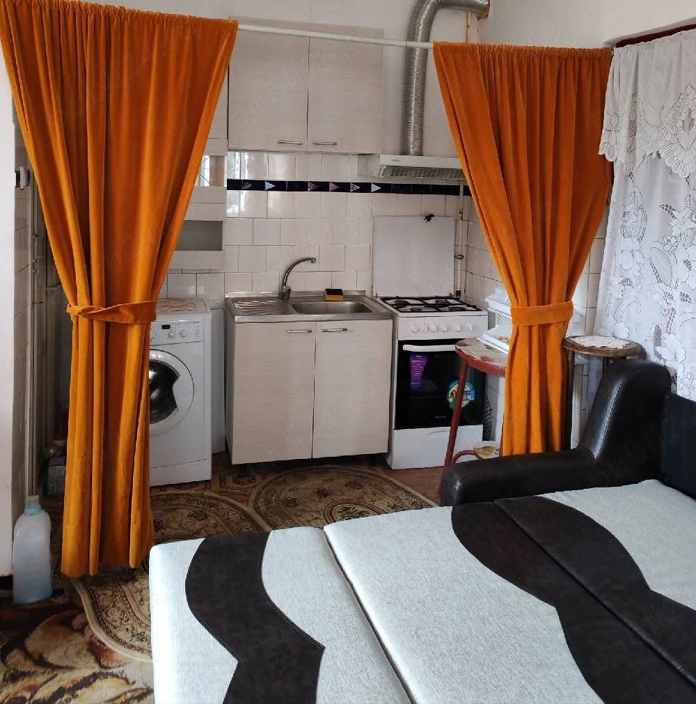  Cameră studio cu toate utilitățile incluse. 