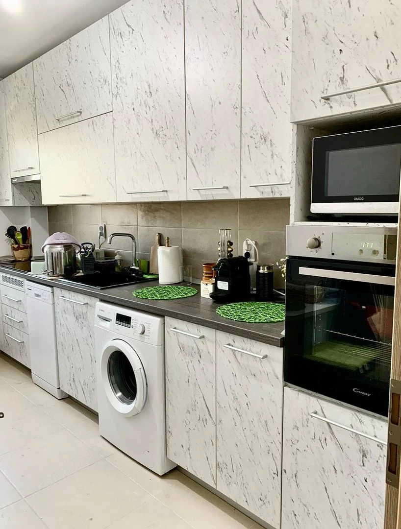 Langa Zone 2. Bucatarie inchisa. Spatios - 53 mp utili. Disponibil imediat