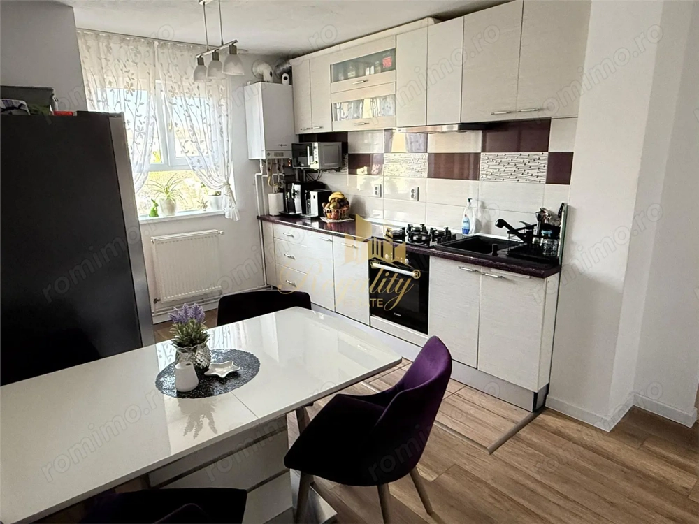 Apartament modern 3 camere, etaj 3, centrala, clima- Zona Girocului