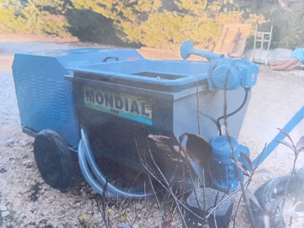 Vând mașină de tencuit Mondial fără betonieră.