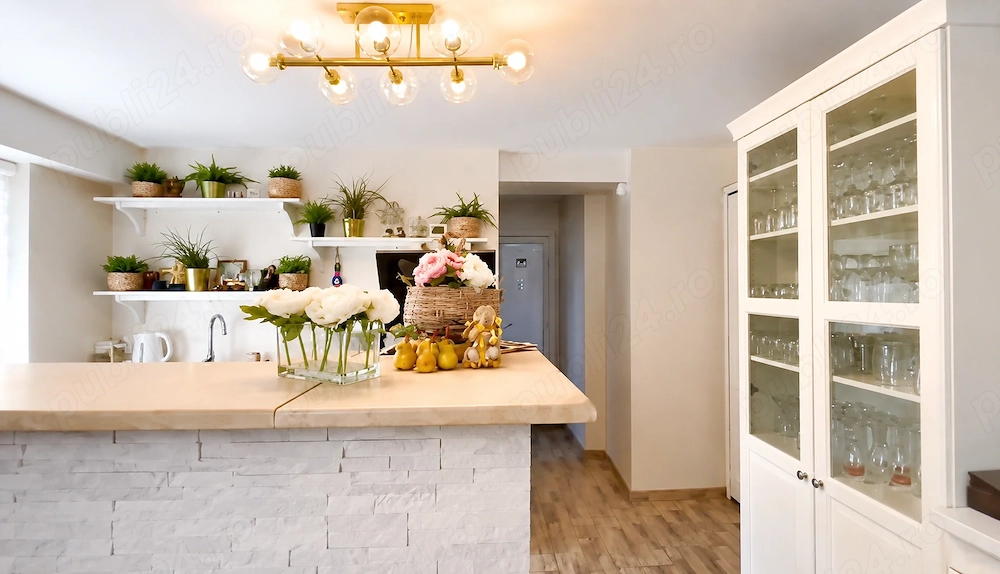 Spațiu comercial HoReCa 283 mp + terasă + cazare personal   central Mangalia
