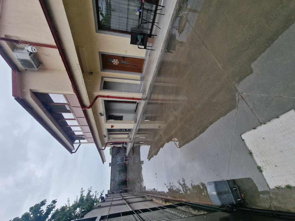 Vand casa compusa din 2 apartamente