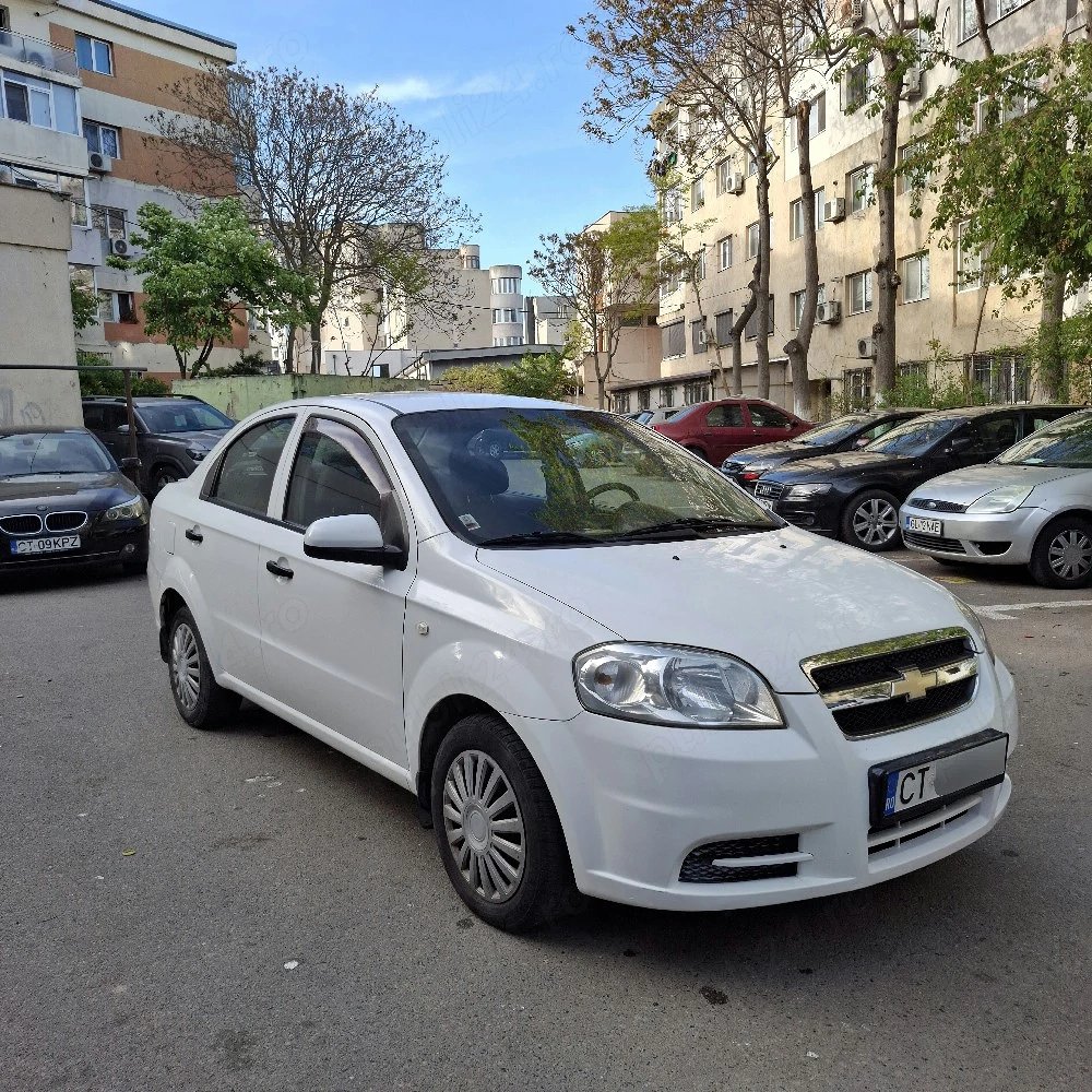 vând chevrolet aveo 