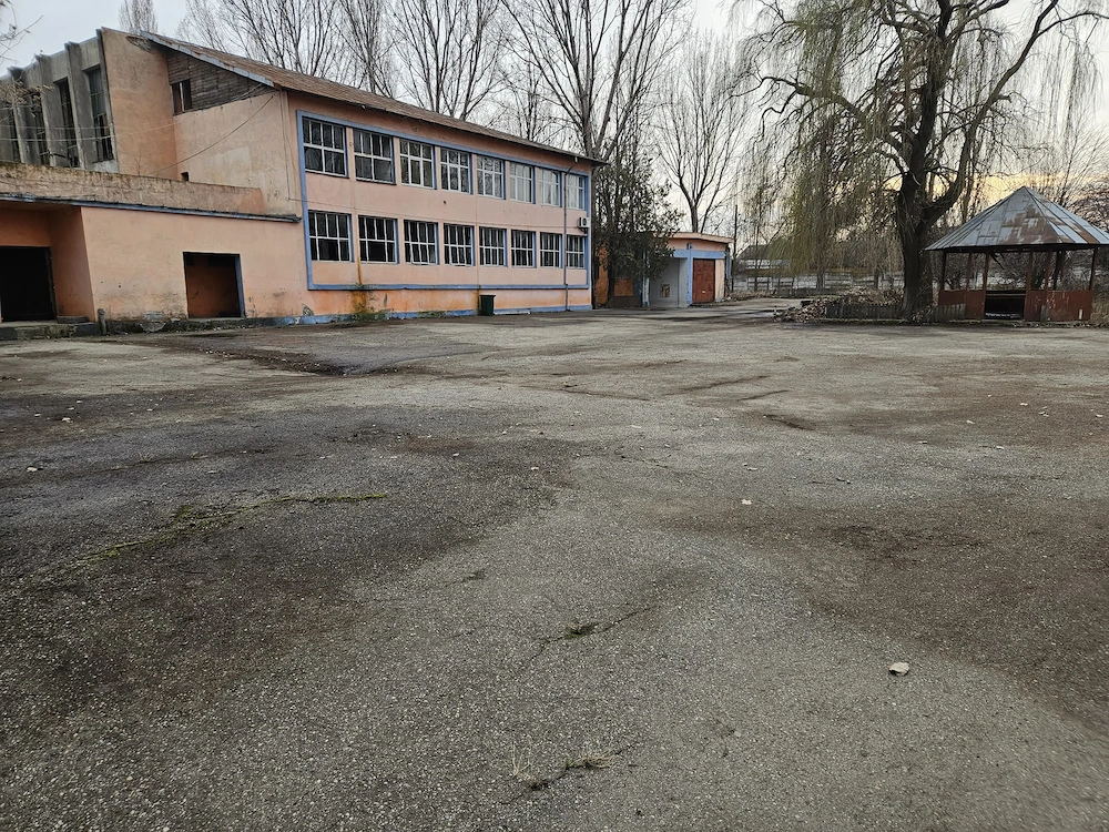 Vânzare construcție si teren