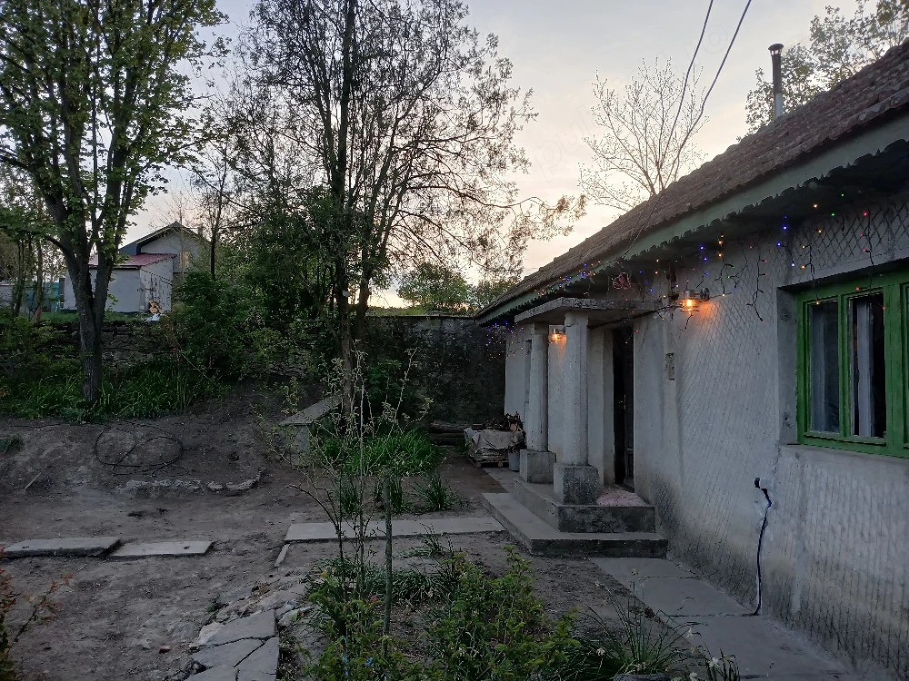 30min de Mangalia,60 min de Constanta casa din piatră,peisaj vacanță,zonă vânătoare.