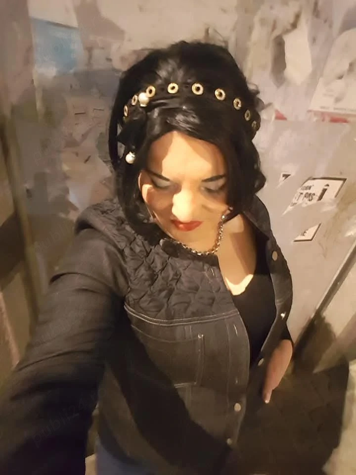 O transexuală nouă venită vino în orașul tau