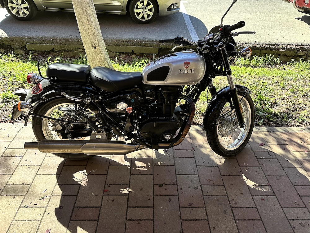 Vand motociclete Honda CBR F4i 600 cc, Benelii Imperiale 400 cc stil retro si Chopper Honda Shadow 