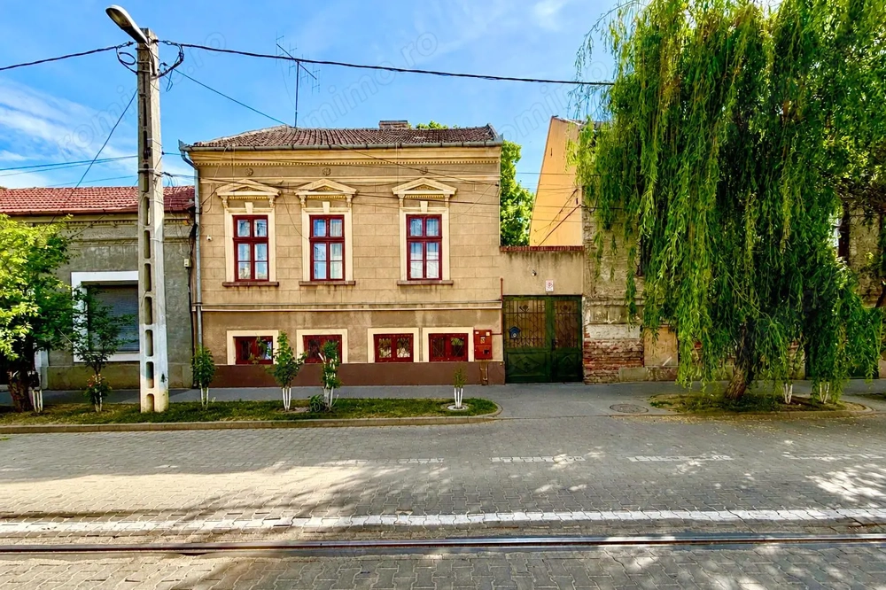 Casă D+P, stil neoclasic, 4 camere, garaj, str. Preparandiei, zona Boul Roșu