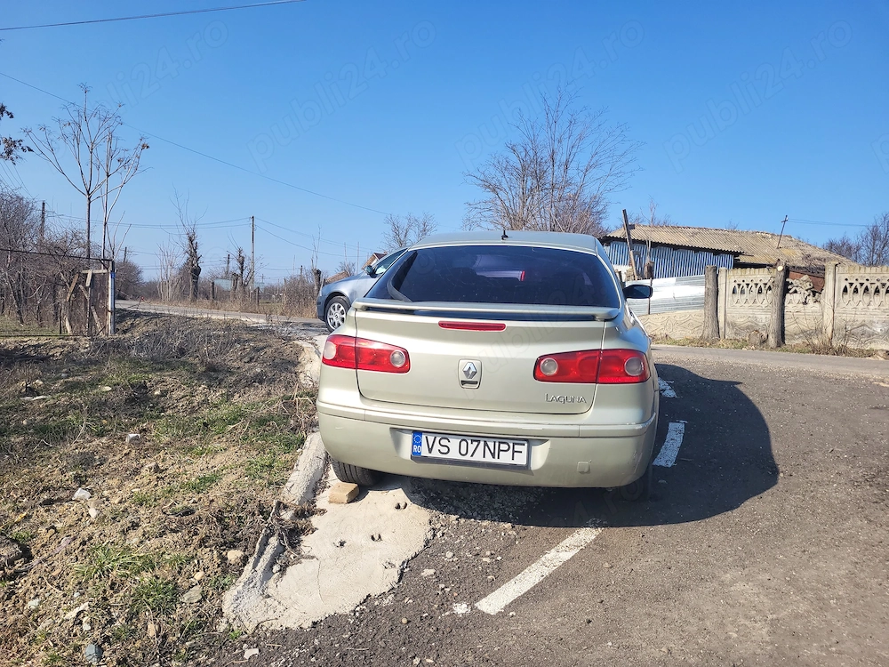 Vând sau dezmembrez 