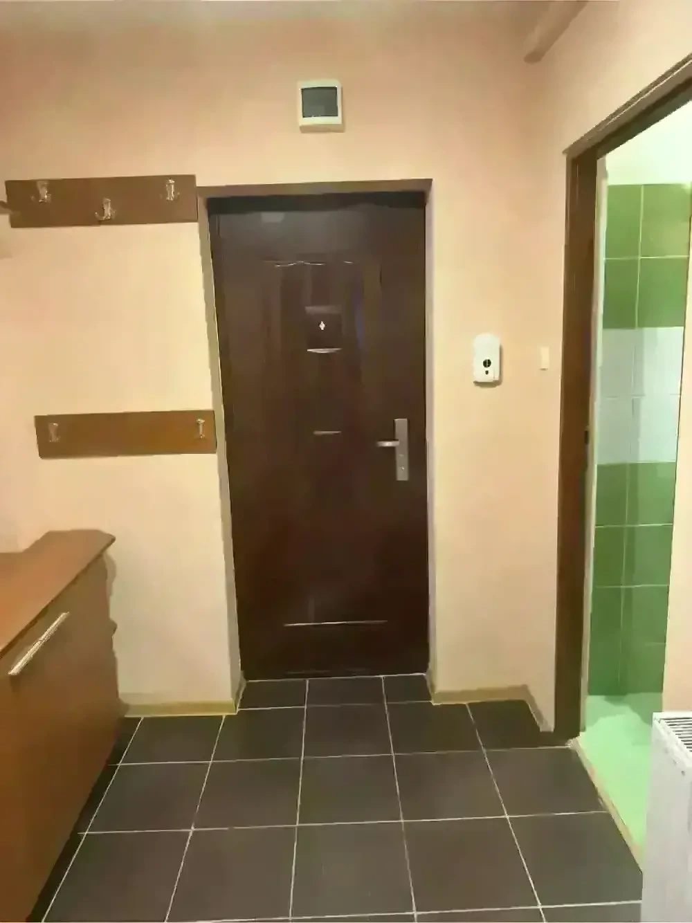 Vând apartamet . 