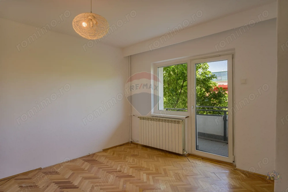 Apartament cu 3 camere de vânzare în zona Lacul Tei