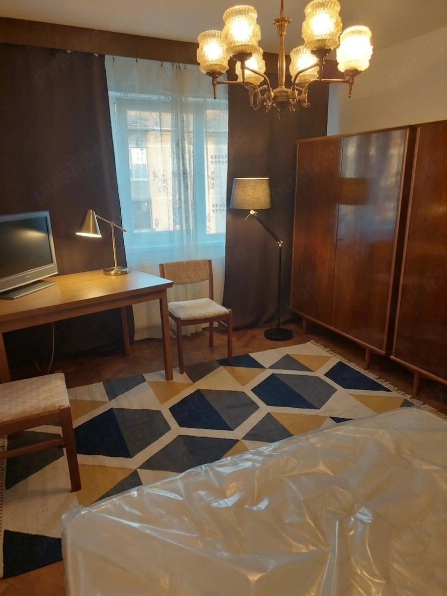 Proprietar vând apartament 4 camere decomandat, central in Timișoara 
