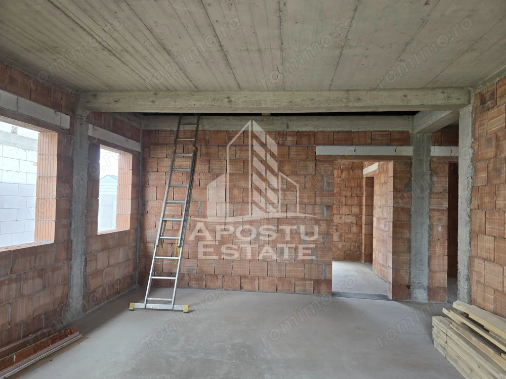 Casa noua, la rosu, in Curtici
