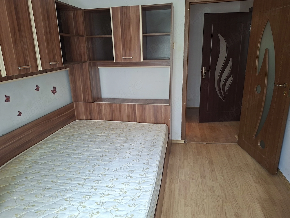 Proprietar vand apartament 3 camere ,zona ultracentrala,mobilat,cum se vede in foto are open space.