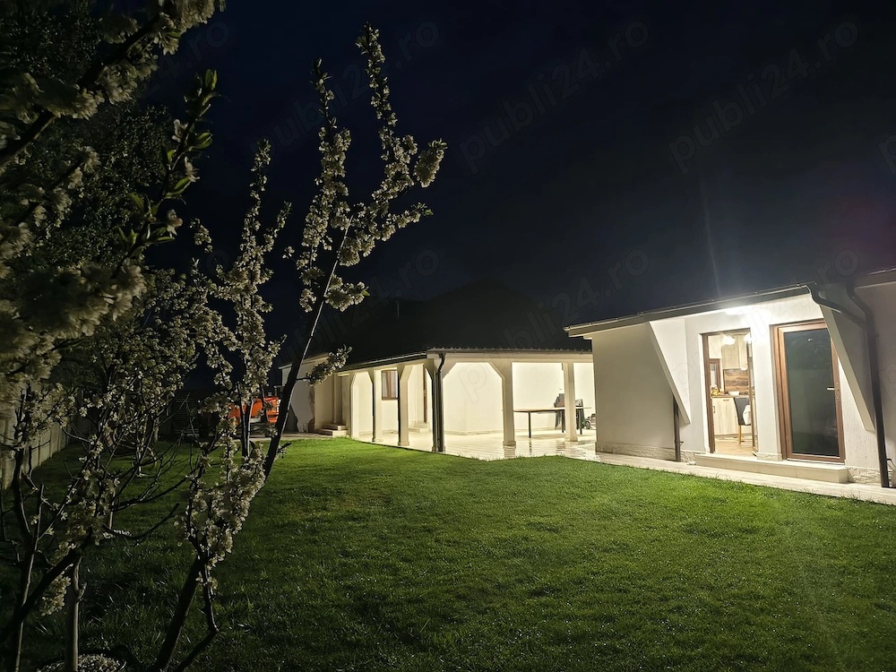 Vând casa în loc Caranzel com Lazareni 30 km de Oradea