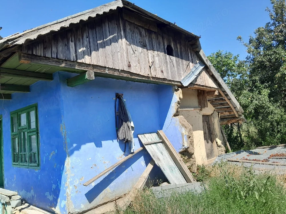 Teren intravilan de vânzare   1.800 mp + casă demolabilă   Sat Ciorani, comuna Belcești,județul Iași