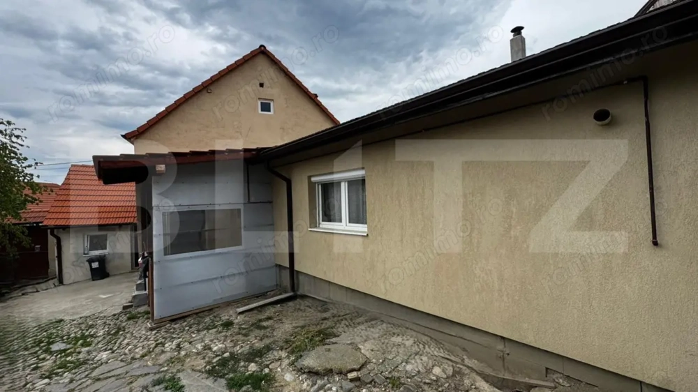 Casă cu 3 camere, teren 1180 mp, în comuna Săsciori