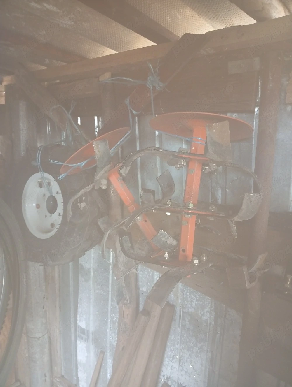Vând roți de motocultor plus freze 