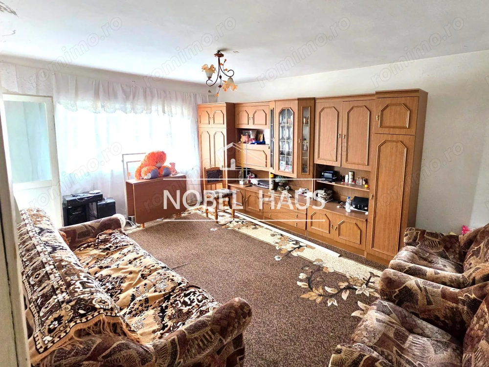 Apartament 3 camere, decomandat, etajul 4, zona biserica Sf Mina