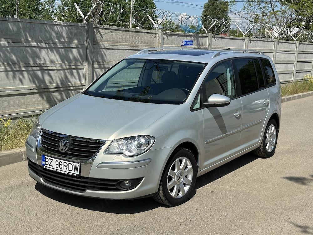 Volkswagen Touran 2010   High-Line   Trapa   Bi-Xenon   2.0 TDI 