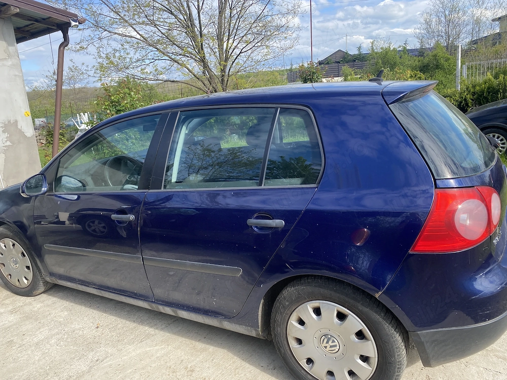 Vând golf 5,dublu climatronic.