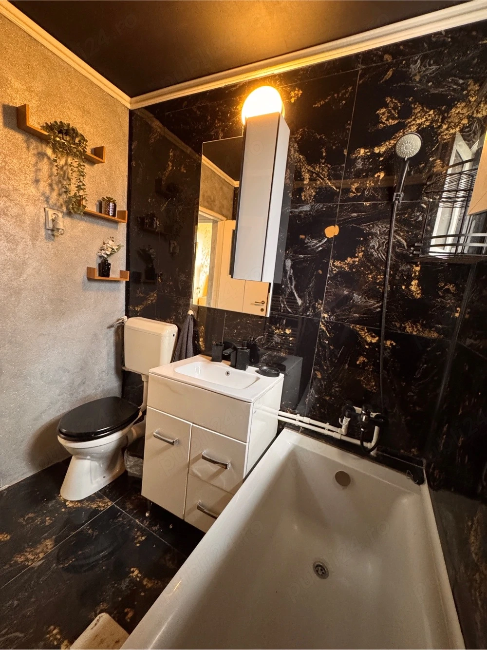 inchiriez apartament independentei 200ron  zi
