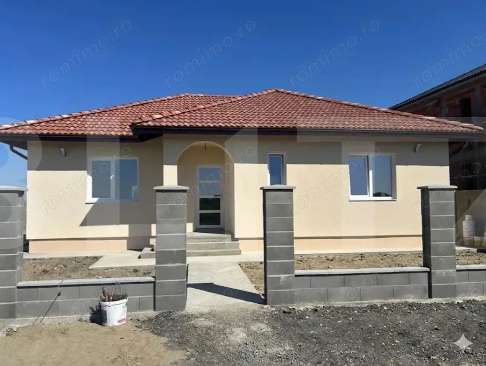 Casa individuala cu 4 camere in Sag
