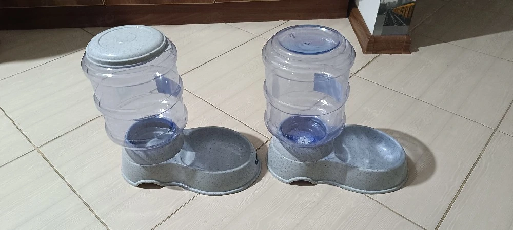 Hrănitor + Adăpător automat pisici câini   3.5L fiecare   aproape noi