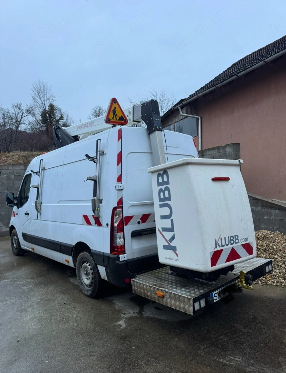 Renault Master echipat cu nacelă