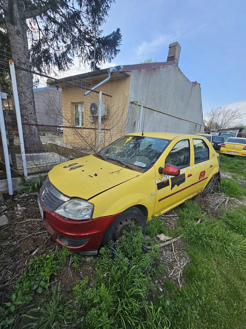 Dezmembrez Dacia Logan