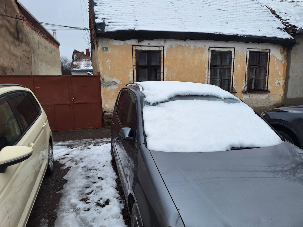 Steaua,teren cu casa demolabila,suprafata 550 mp,str Bujorilor nr 27,casa din fata+teren aferent