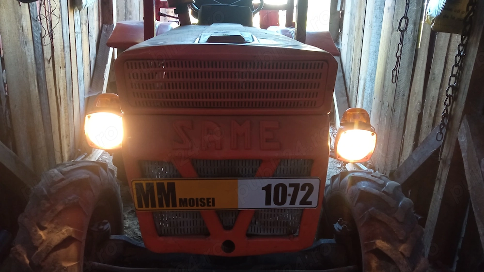 Vând tractor 4x4 