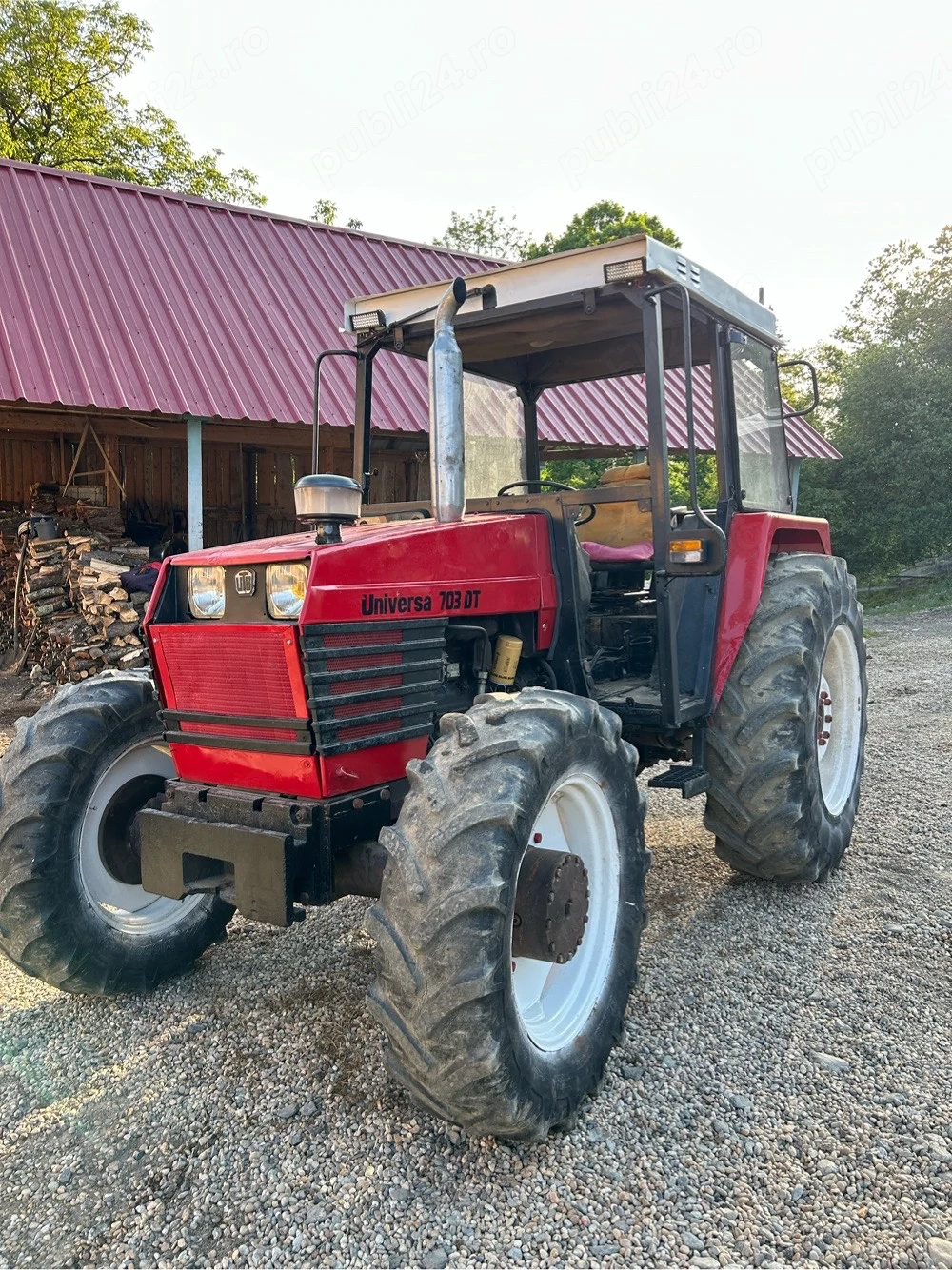 Universal 703 DT