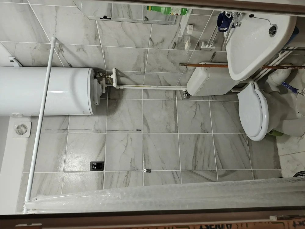 Vând garsonieră cu dormitor separat zona Obor la complex Baicului fără intermediari.