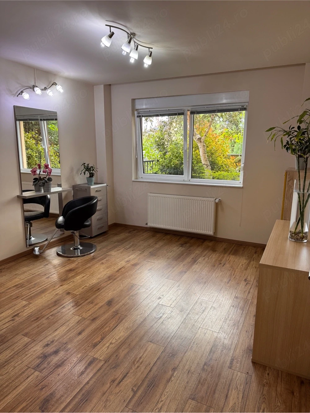 Camera 14 m2 in salon Braytim 