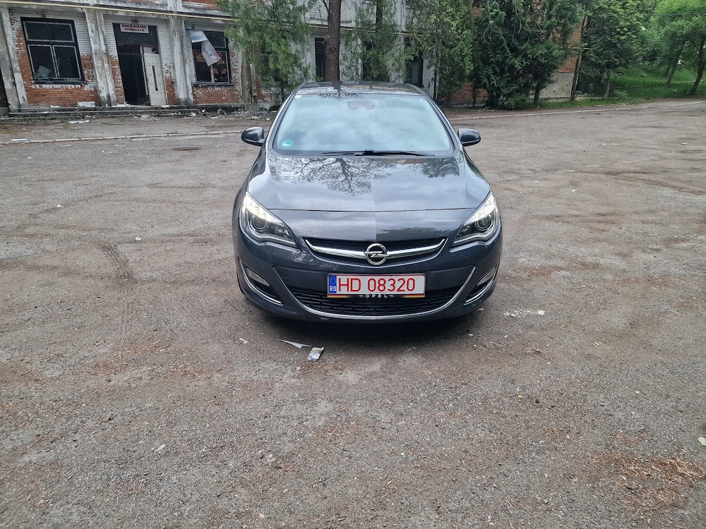 Vând Opel Astra J Sedan