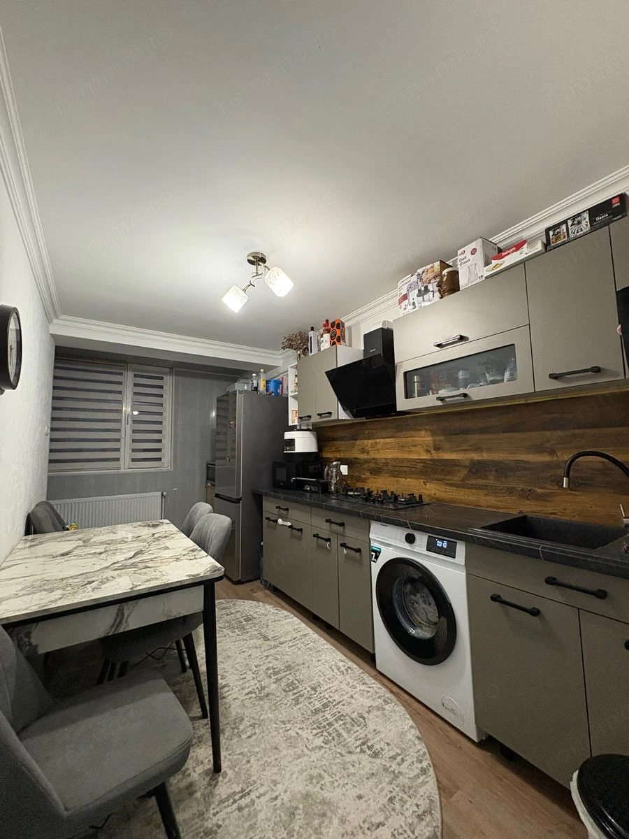 Apartament cu 2 camere de închiriat în Tei