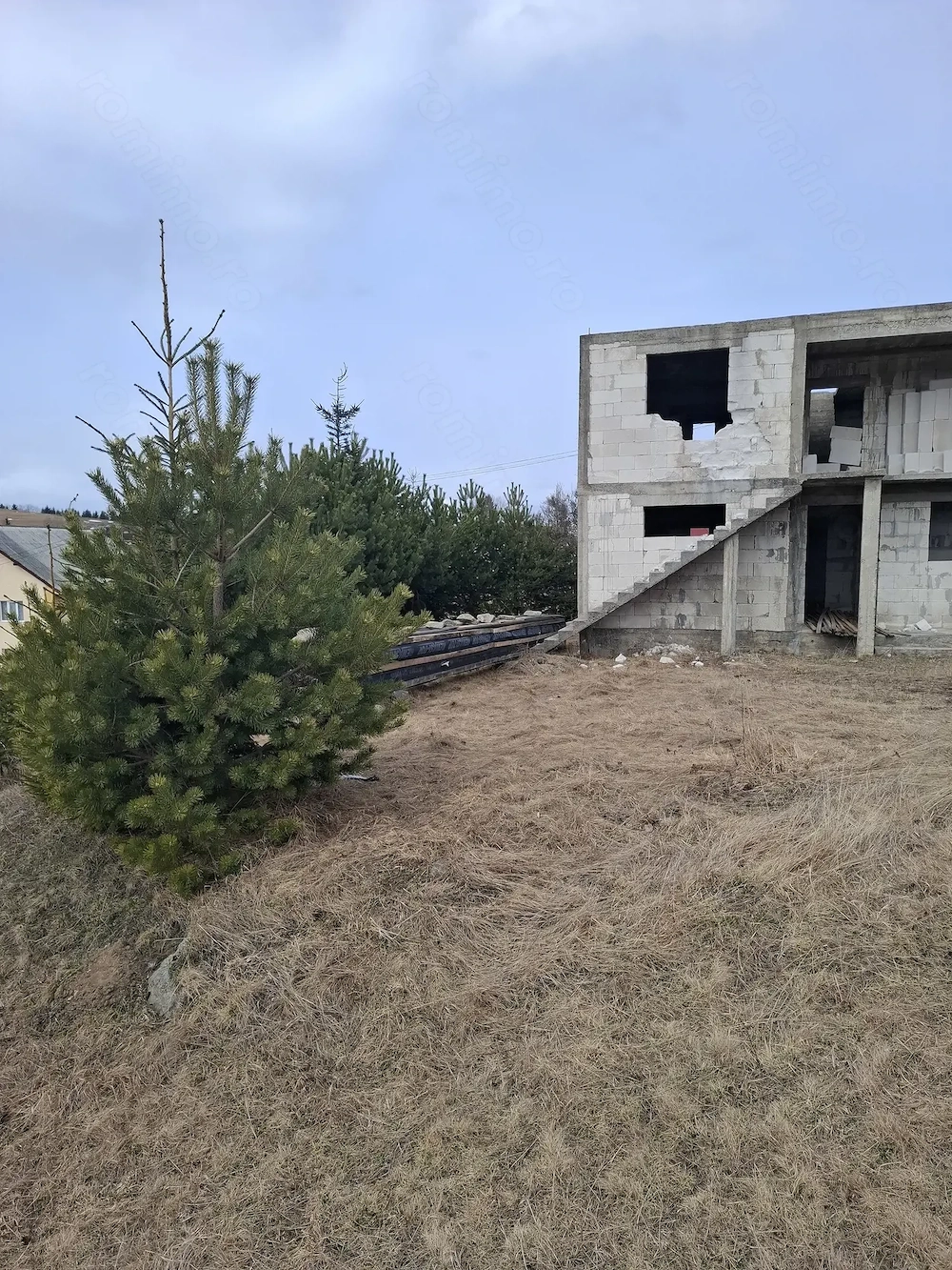 Vând casă in construcție 