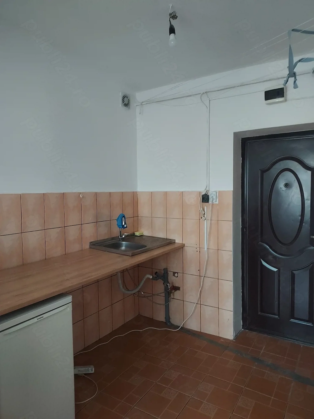 Vind  camera cămin transformată garsoniera 