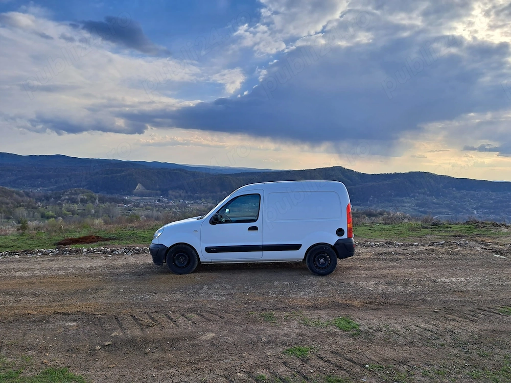 Vând Renault Kangoo. 
