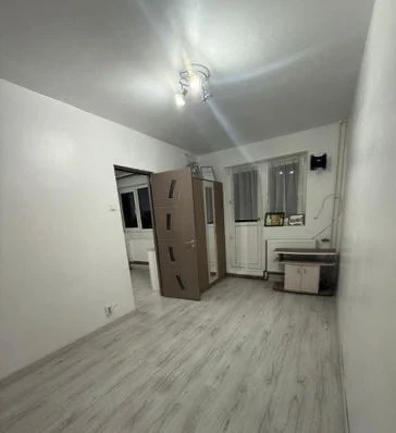 Vand apartament 3 camere