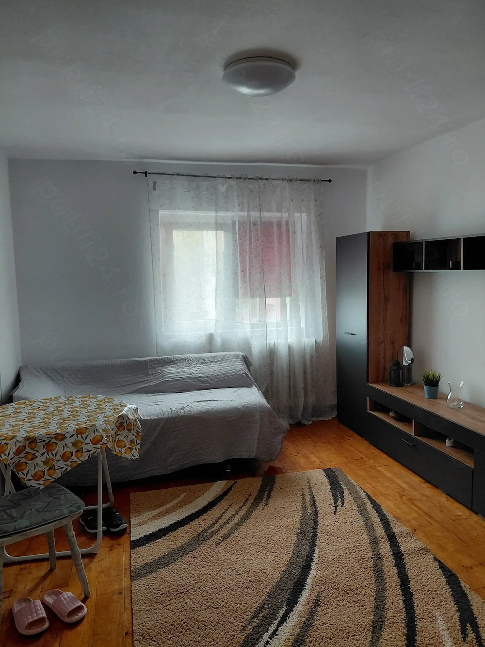 Garsoniera de închiriat, str. Calea Moldovei ,etaj 3