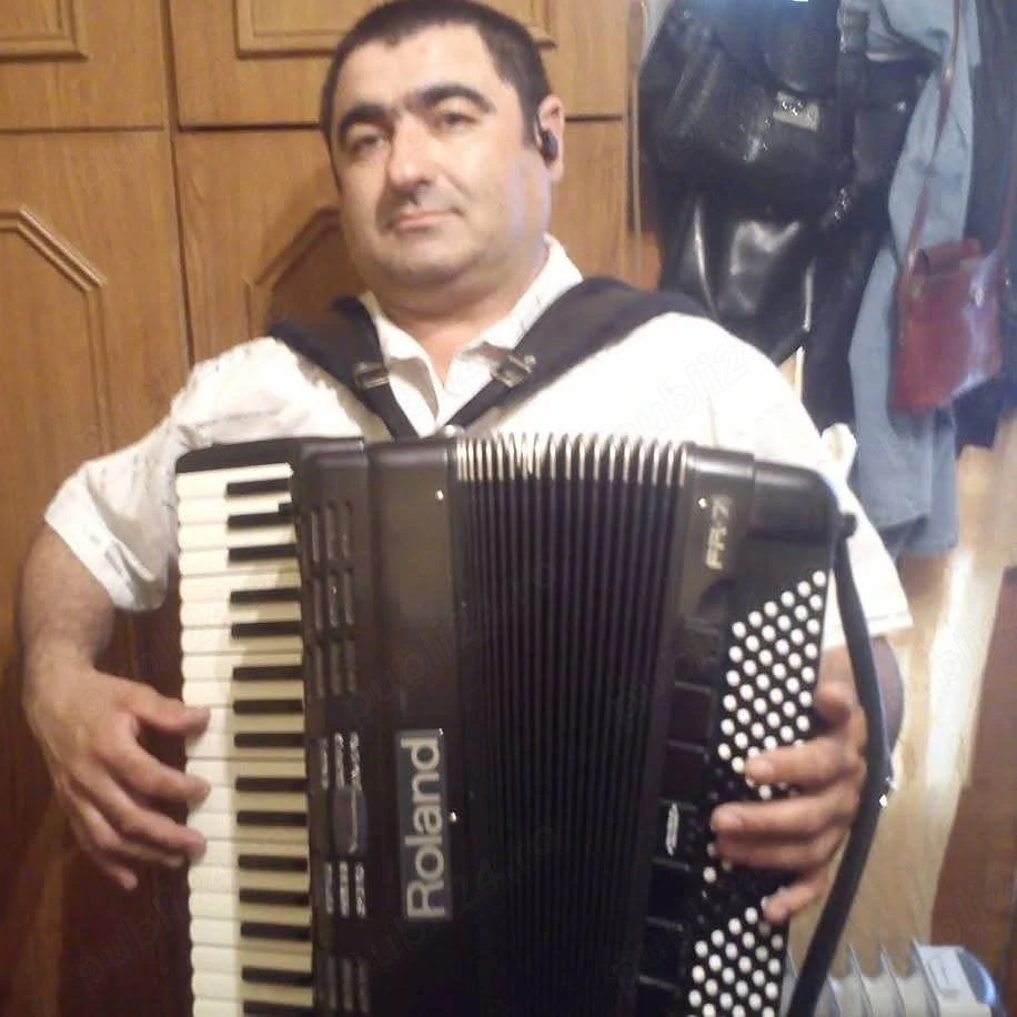 acordeonist pentru obicei nunta 