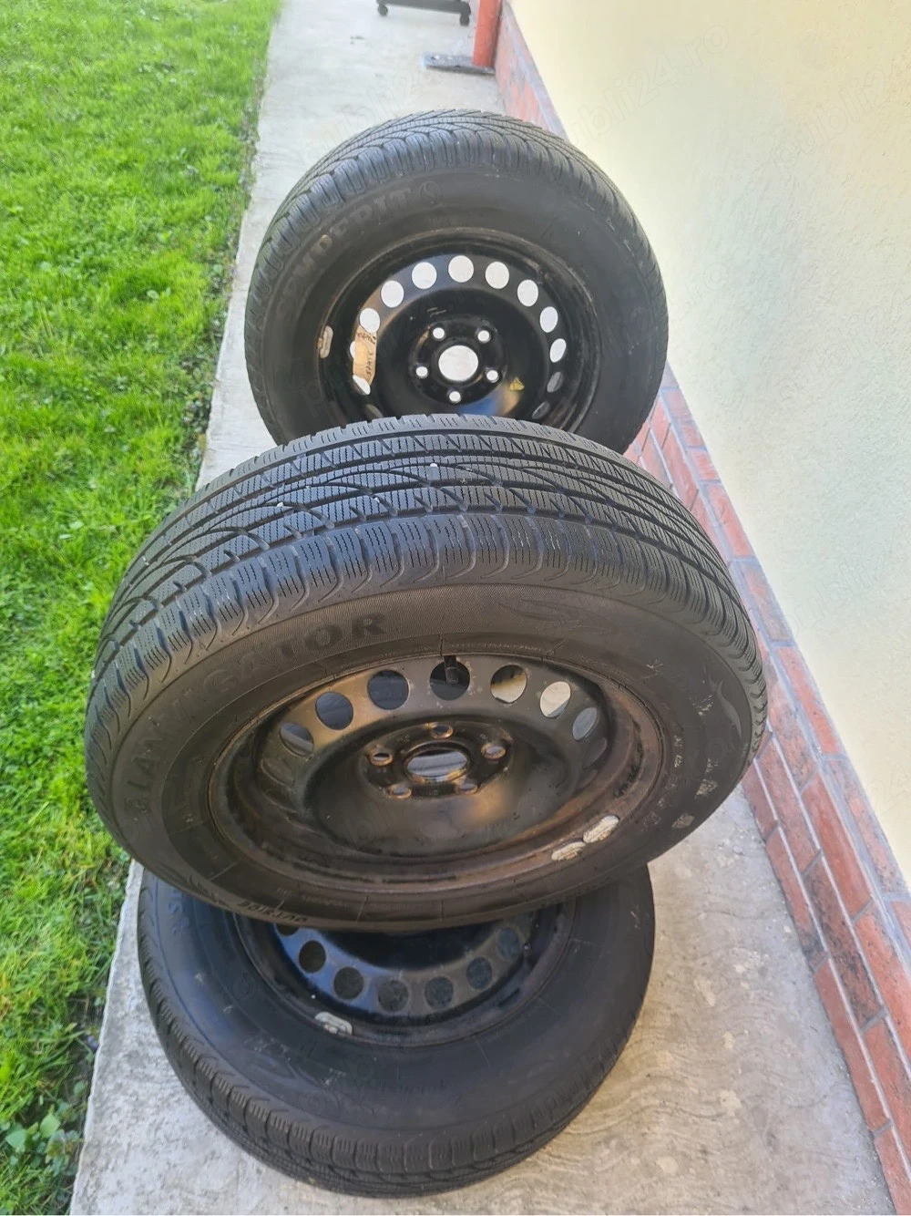 4 Cauciucuri de iarna 195/65/15 cu jante de tabla originale VW, proveniență Germania !!