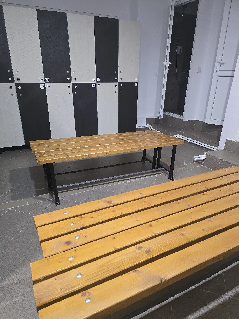 vand dulapuri si bancuțe pt sala