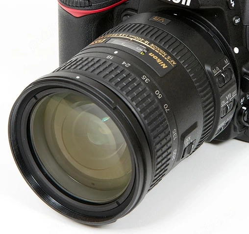 Obiectiv Nikon 18-200 