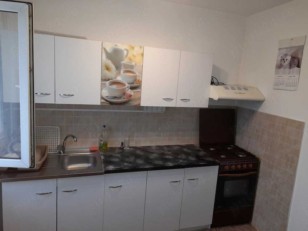 Vând apartament cf I semidecomandat 